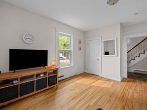 10 Maple, Sturbridge MA 01566