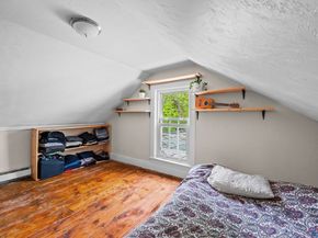 10 Maple, Sturbridge MA 01566