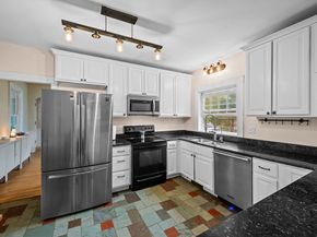 10 Maple, Sturbridge MA 01566