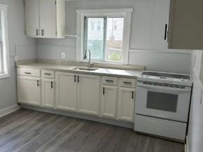 98 Cross St, Southbridge MA 01550