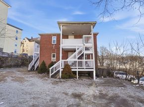 98 Cross St, Southbridge MA 01550