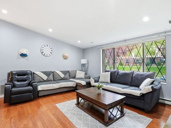 11 Royal Lake Dr 6, Braintree MA 02184
