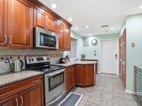 11 Royal Lake Dr 6, Braintree MA 02184