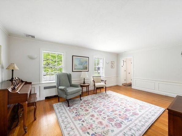 89 Melrose Ave, Needham MA 02492