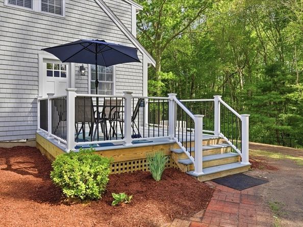 16 Churchill Rd, Plympton MA 02367