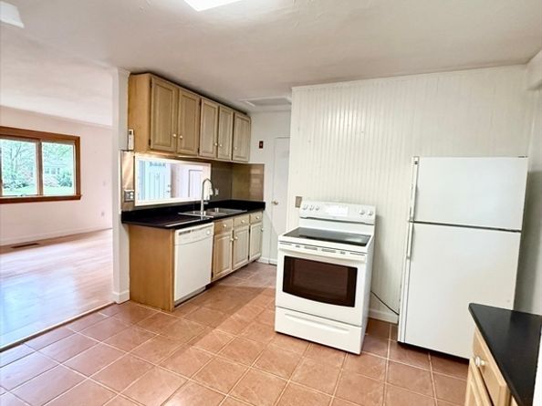27 Westbrook Rd, Northborough MA 01532