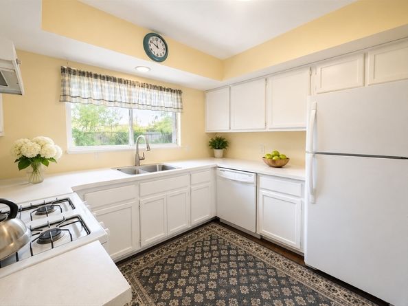 91 Rosewood Dr 91, Stoughton MA 02072