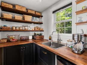 27 Dorchester St, Quincy MA 02171