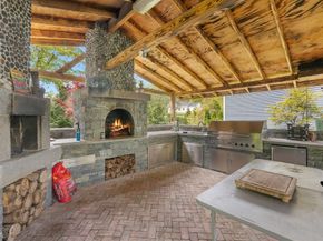 22 Jacobs Rd, Southbridge MA 01550