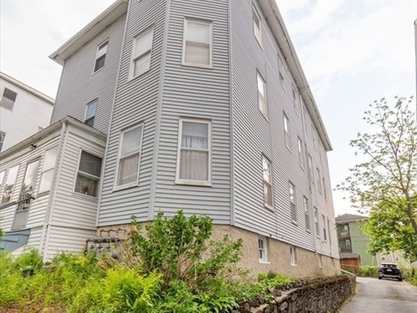5 Suffield St, Worcester MA 01610