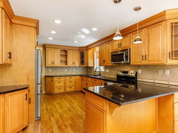 31 Starling Way, Leominster MA 01453