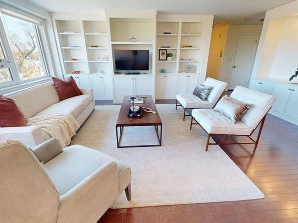 10 Hammond Pond Parkway 607, Newton MA 02467