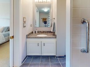 10 Hammond Pond Parkway 607, Newton MA 02467