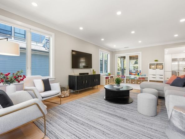 80 Verndale St, Brookline MA 02446