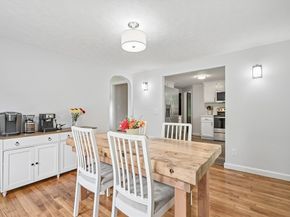 18 Carleton Rd, Leicester MA 01542