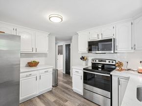 18 Carleton Rd, Leicester MA 01542