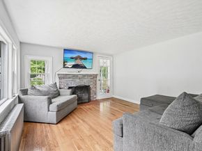 18 Carleton Rd, Leicester MA 01542