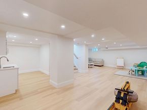 37 Oakland St, Wellesley MA 02481