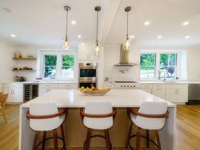37 Oakland St, Wellesley MA 02481