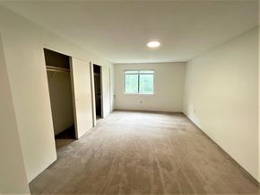 25 Village Rock Ln 12, Natick MA 01760