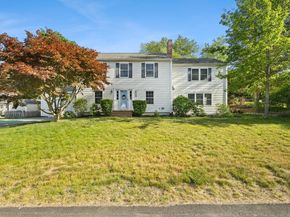 8 Robinwood Dr, Canton MA 02021
