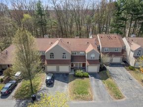 18 Thayer Pond Dr 4, Oxford MA 01537