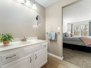 18 Thayer Pond Dr 4, Oxford MA 01537