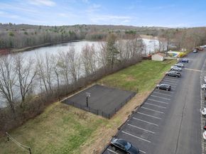 18 Thayer Pond Dr 4, Oxford MA 01537
