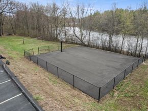 18 Thayer Pond Dr 4, Oxford MA 01537