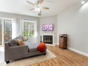 18 Thayer Pond Dr 4, Oxford MA 01537