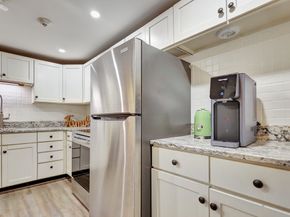 1401 Great Pond Rd 6, North Andover MA 01845