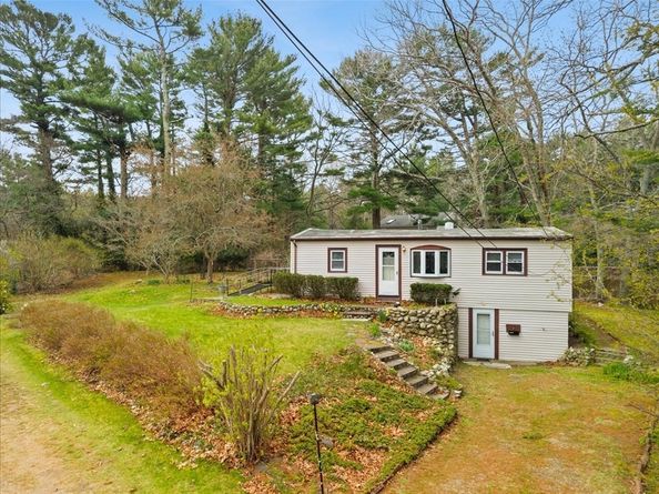 1 Emond Ave, Kingston MA 02364