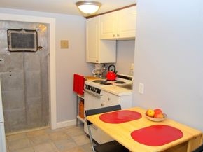 3 Goodwin Pl B, Boston MA 02114