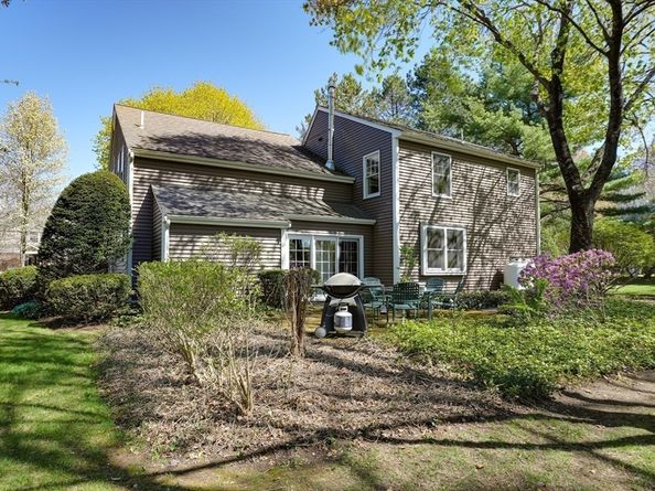 4 Newell Dr, Medfield MA 02052