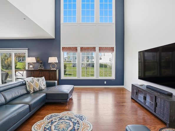 25 Spruce St 25, Hopkinton MA 01748
