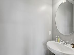 25 Spruce St 25, Hopkinton MA 01748