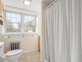 25 Lakeview Ave, Holbrook MA 02343