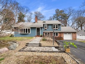 25 Lakeview Ave, Holbrook MA 02343