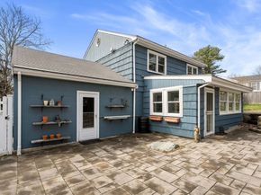 25 Lakeview Ave, Holbrook MA 02343