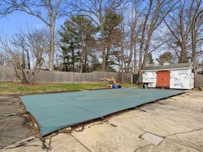 25 Lakeview Ave, Holbrook MA 02343