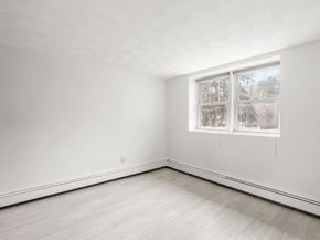 25 Lakeview Ave, Holbrook MA 02343