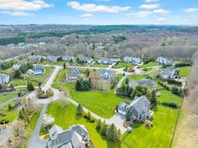 4 Nipmuc Ln, Southborough MA 01772