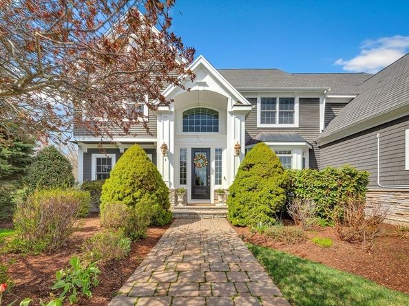 4 Nipmuc Lane, Southborough MA 01772