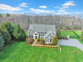 4 Nipmuc Ln, Southborough MA 01772