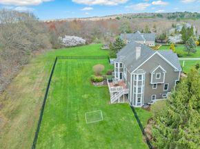 4 Nipmuc Ln, Southborough MA 01772