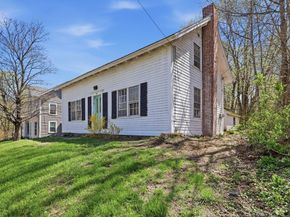 52 Summer St, Barre MA 01005