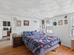 52 Summer St, Barre MA 01005