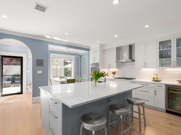 90 Columbia U90, Brookline MA 02446