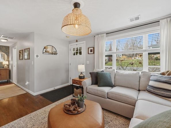 7 Maplewood Road, Shrewsbury MA 01545