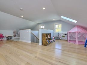 1096 Chestnut St 1096, Newton MA 02464